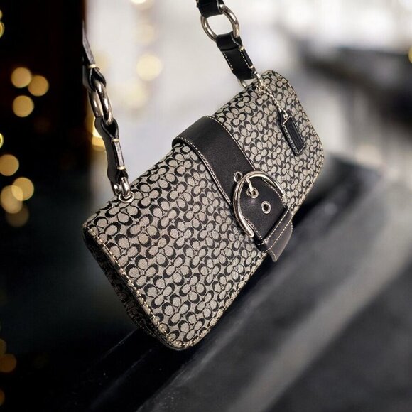 Vintage COACH Soho (Kelly) Shoulder bag in Signature Canvas with wristlet - Picture 7 of 12